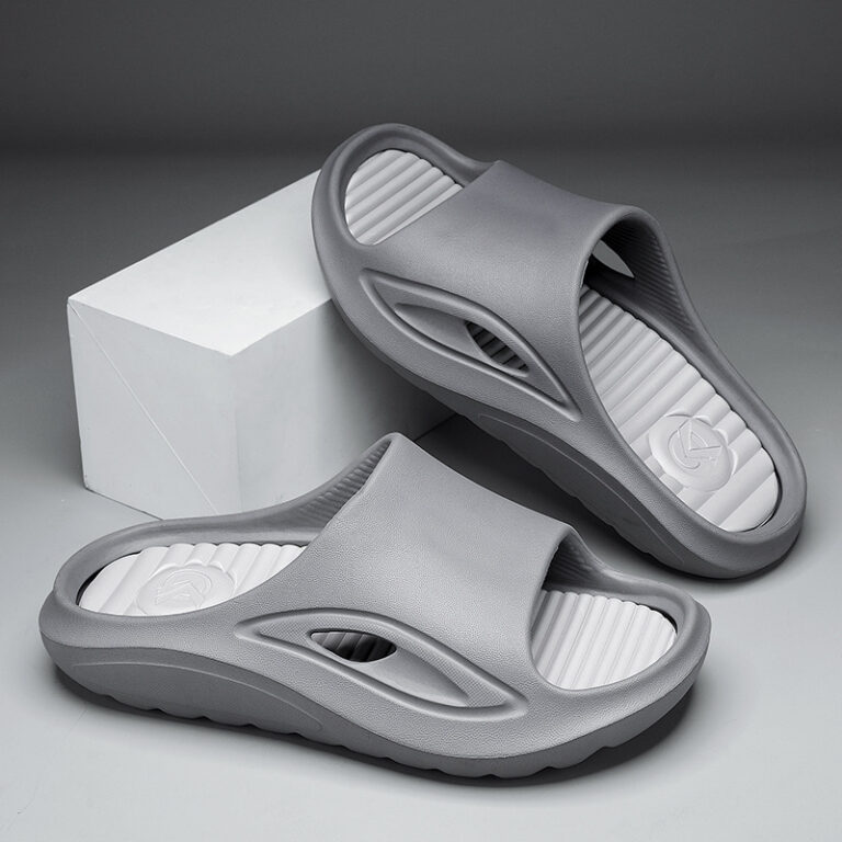 Eco-Conscious Men's Recycled Flip Flops
